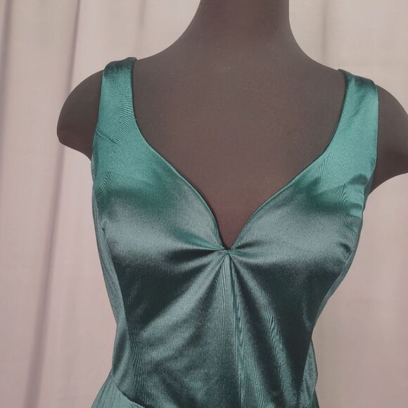 B.SMART Mermaid Gown backless Long Bow Ruffled Tail in Emerald Green in size 13 - Picture 2 of 9
